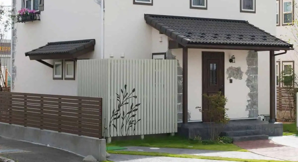 mái che cửa sổ lợp ngói đồng quê