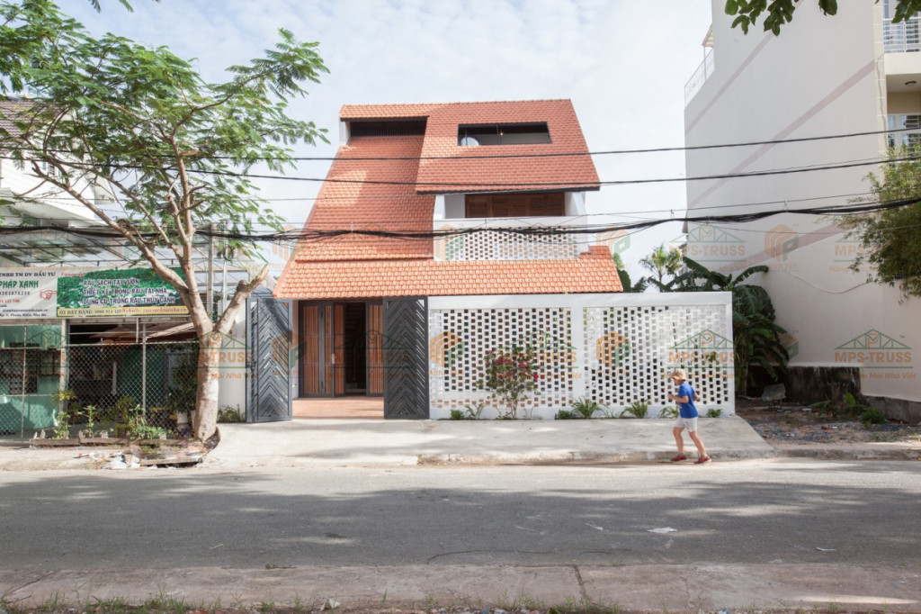 Mái nhà dốc về phía trước