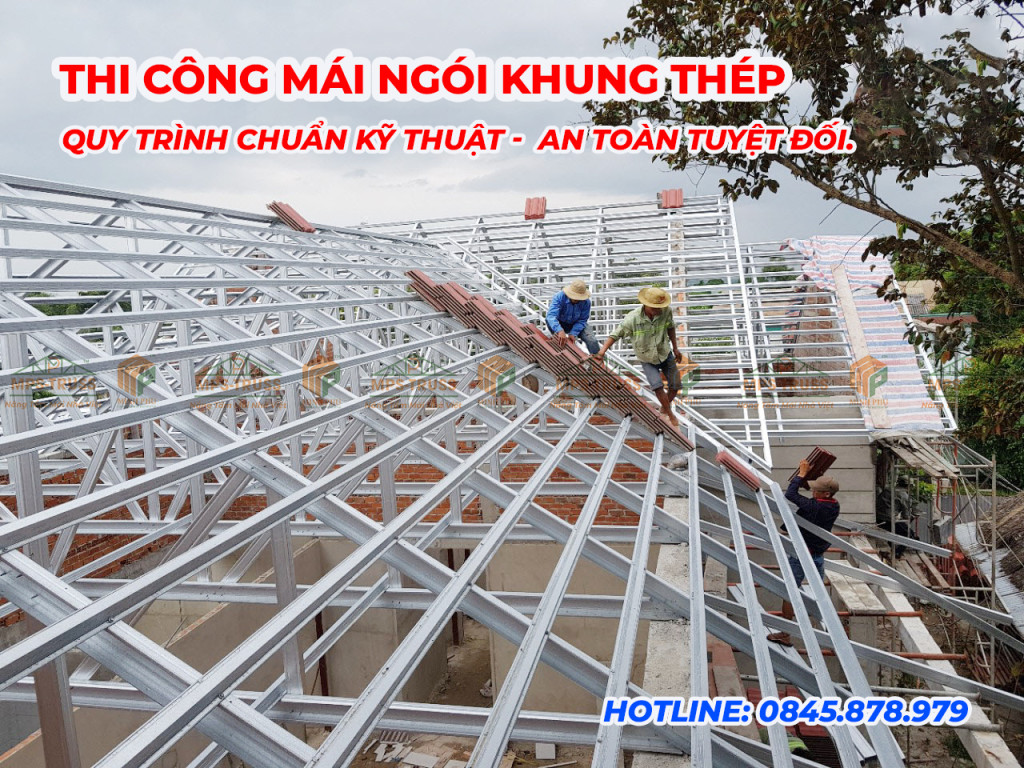 Thi công mái ngói khung thép